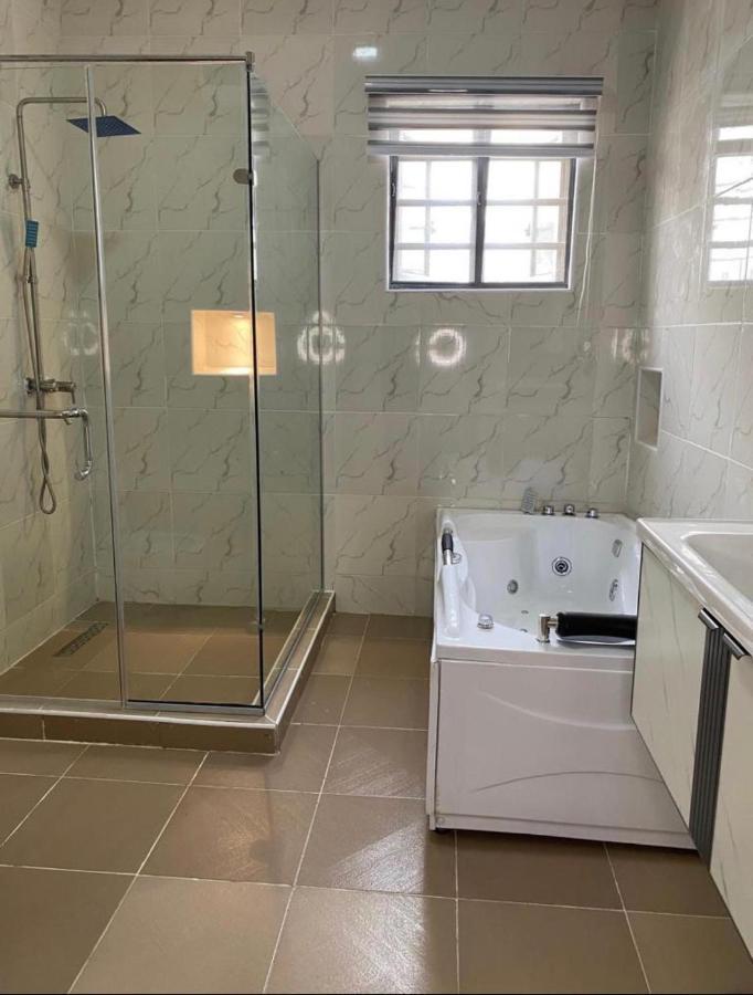 Urban Retreat Luxury Shortlet Apartment Lekki Ajah Lagos With Pool And Gym Εξωτερικό φωτογραφία